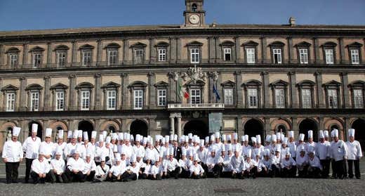 Les Toques Blanches davanti a Palazzo Reale Les Toques Blanches davanti a Palazzo Reale