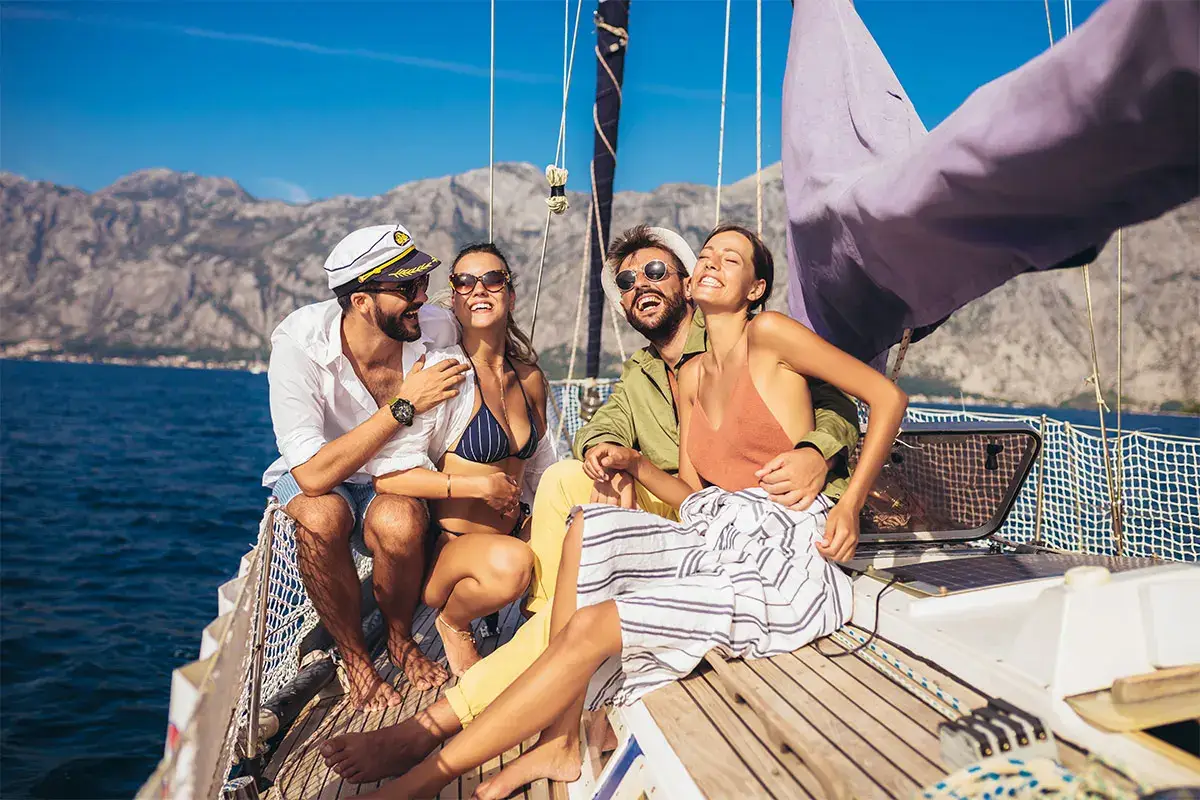 Vacanze in barca: contatto diretto con la natura in un ambiente protetto Vacanze in barca in libert&agrave; Fare rotta sulle isole greche