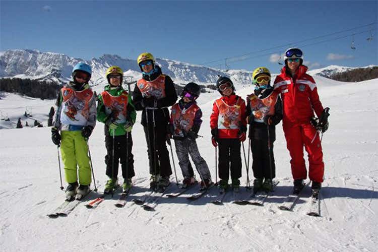 Lezioni di sci per bambini e mercatini L'inverno al Grand Hotel Cavallino Bianco Lezioni di sci per bambini e mercatini L'inverno al Grand Hotel Cavallino Bianco
