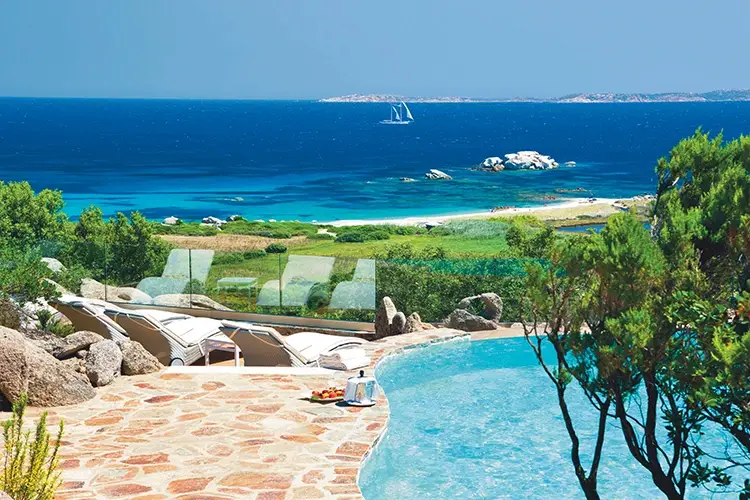 La lussuosa Imperal Suite del Resort Valle dell&rsquo;Erica di Santa Teresa Gallura Vacanze da vip in Sardegna? Ecco la nuova Penthouse Suite