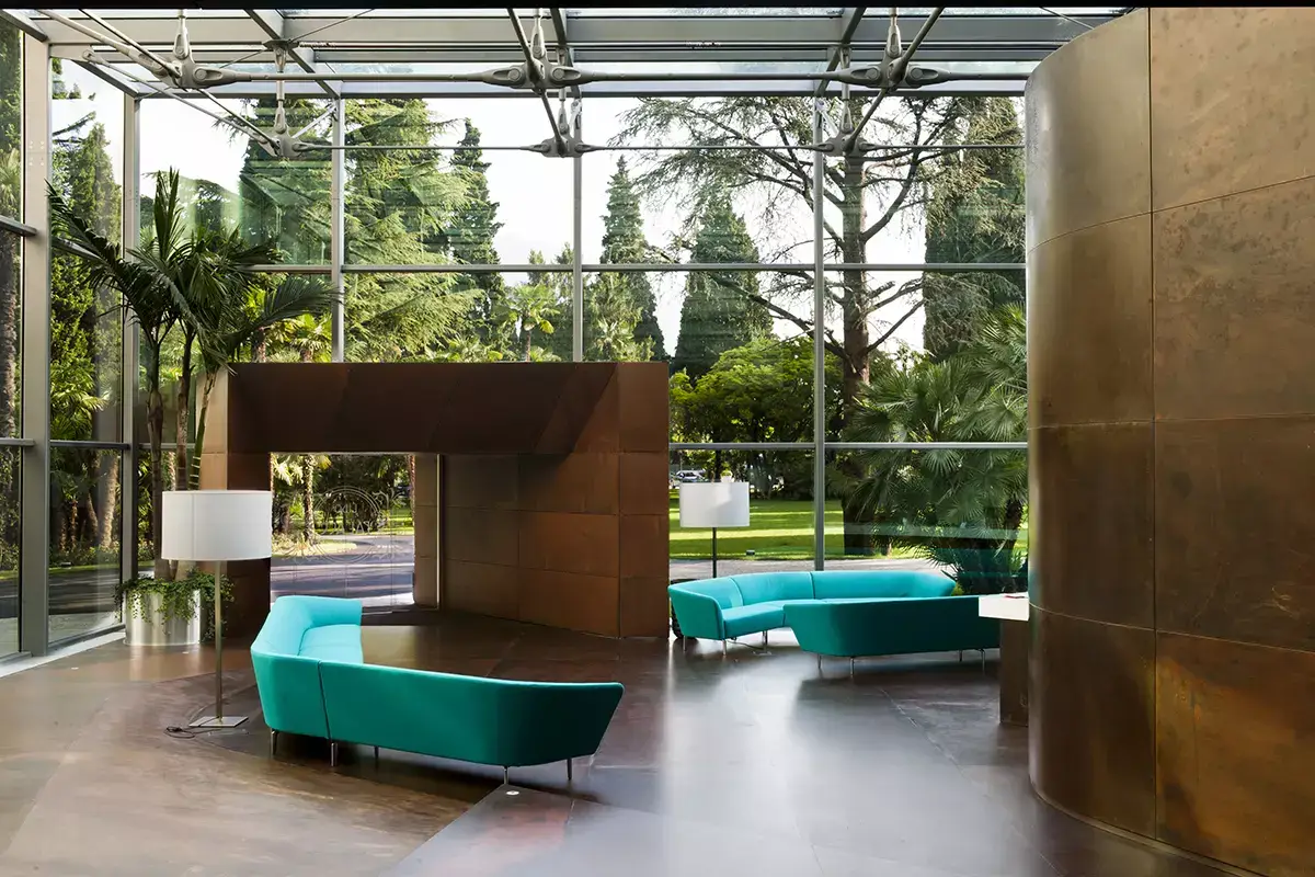 Armonia tra dentro e fuori Belle Époque contemporanea al Lido Palace di Riva del Garda