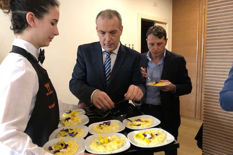 (Light lunch con vista da Ezio Gritti Formaggi, salame e Casoncelli superstar)