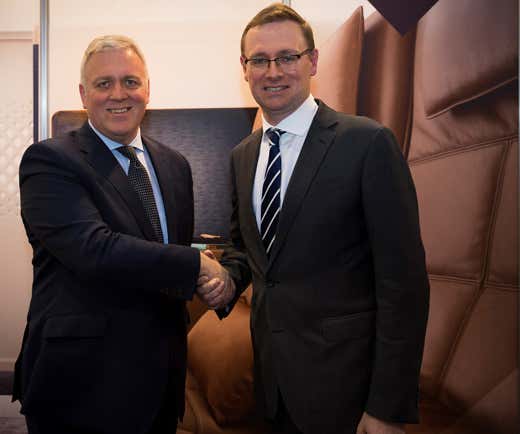 da sinistra: Lindsay White (vice presidente Etihad per l&rsquo;area Asia Pacific South) e Australasia e John O&rsquo;Sullivan