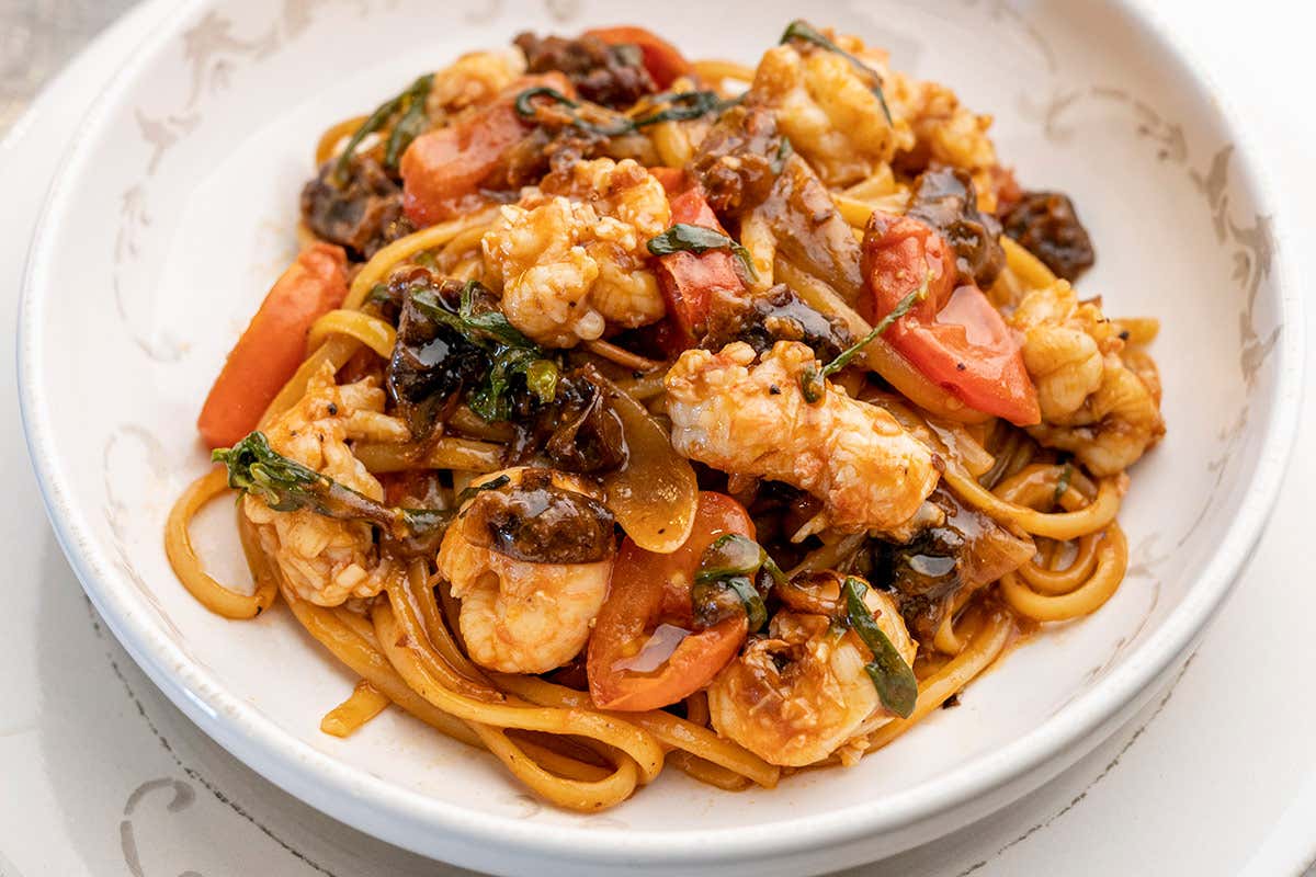 Linguine cremose agli scampi, bisque e Prugne della California Prugne della California protagoniste nelle ricette creative di Andrea Mainardi