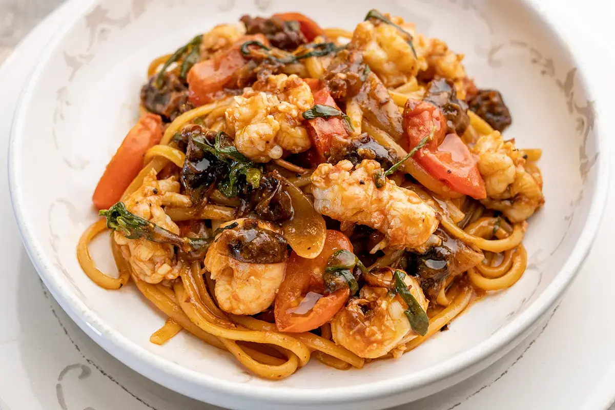 Linguine cremose agli scampi, bisque e Prugne della California Prugne della California protagoniste nelle ricette creative di Andrea Mainardi