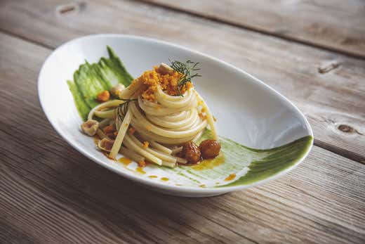 Linguine di Kamut burro e acciughe, strascinata e cime di rapa - chef Francesco Mazzei (foto: Meschina) Linguine di Kamut burro e acciughe, strascinata e cime di rapa - chef Francesco Mazzei (foto: Meschina)