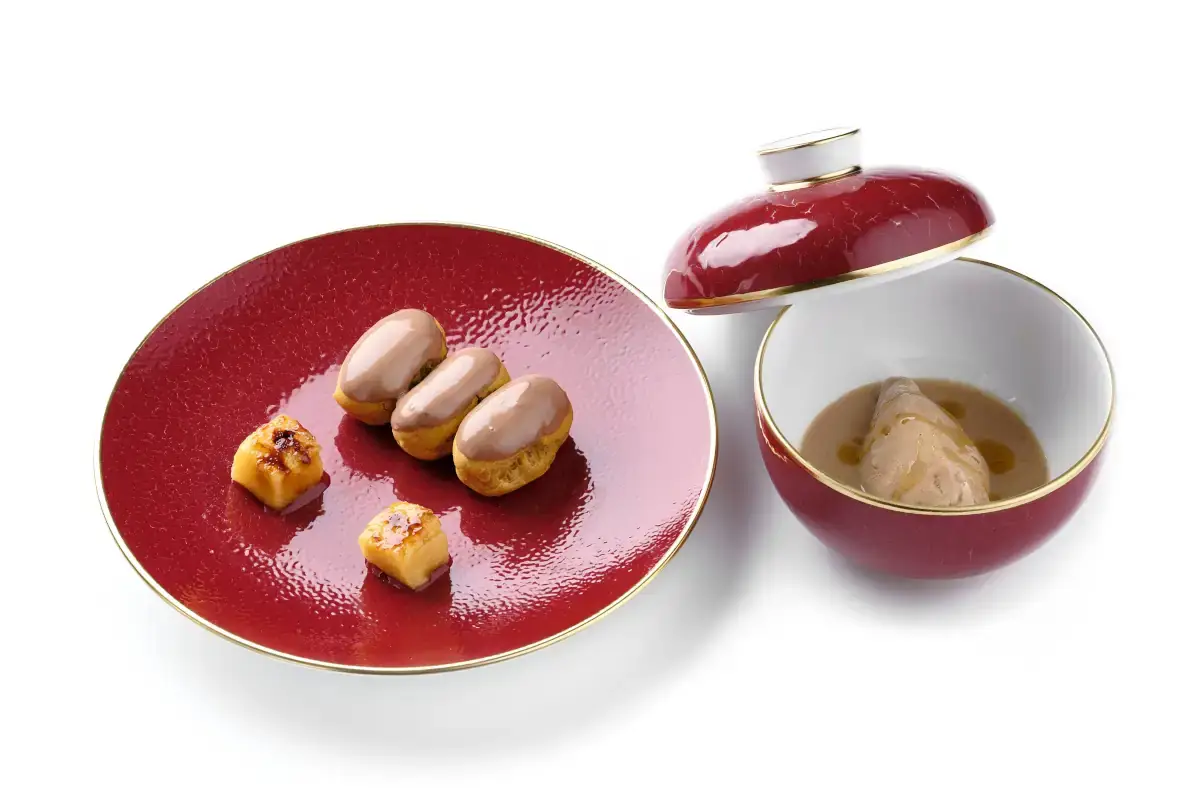 Liquido di nocciole con olio allo zafferano, gelato alle nocciole e anans al forno, eloir di nocciole Casa Vissani, coccolati tra chicche gourmet e immersi nel verde dell'Umbria