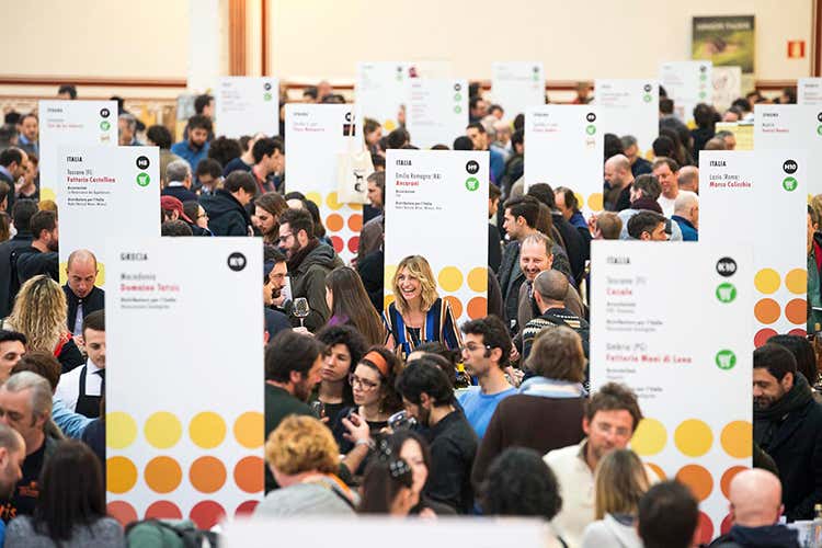 (Live Wine chiude la quarta edizione 190 espositori, successo internazionale) (Live Wine chiude la quarta edizione 190 espositori, successo internazionale)