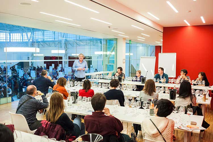 (Live Wine chiude la quarta edizione 190 espositori, successo internazionale) (Live Wine chiude la quarta edizione 190 espositori, successo internazionale)