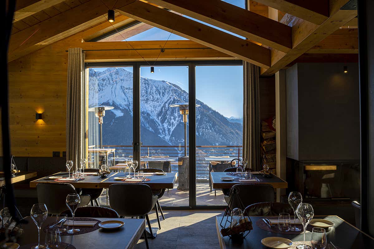 Pranzo con vista La Loge du Massif, un tesoro gourmet sulle piste di Courmayeur Pranzo con vista La Loge du Massif, un tesoro gourmet sulle piste di Courmayeur