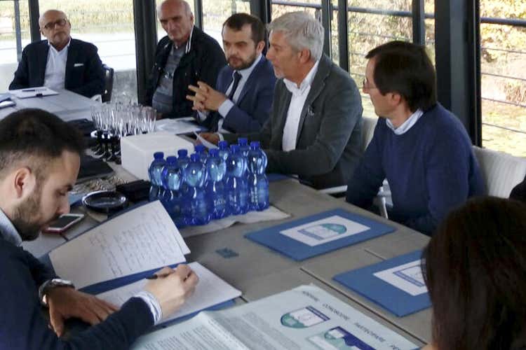 (Lombardia, nuove regole per la pesca Poteri a Milano, gestione alle associazioni)