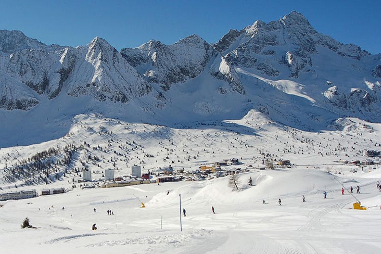 Al Tonale si inizia a sciare da questo weekend (Lombardia, si scia in anticipo Fontana: Vogliamo essere i migliori)