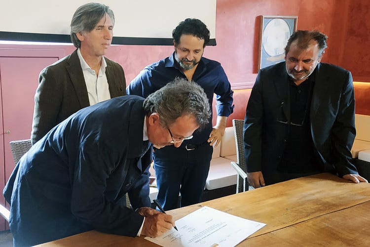 La firma sul protocollo (Lomellina e Monferrato Accordo tra vino e turismo)