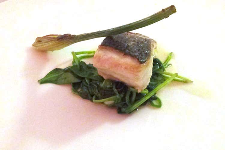 Spigola spinacini e finocchio (Loro di Napoli conquista Milano)