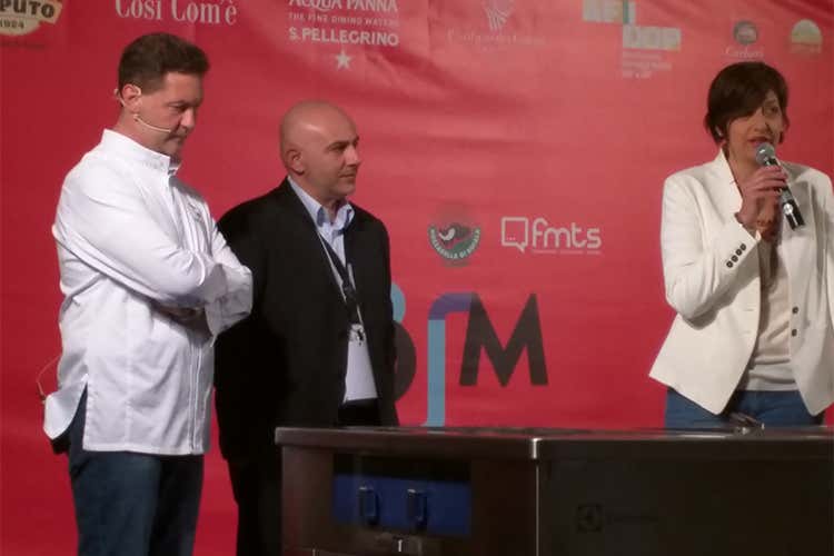 Chicco Cerea, Albert Sapere e Barbara Guerra - Lsdm, il successo della 10ª edizione Cuochi stranieri ed eccellenze campane Chicco Cerea, Albert Sapere e Barbara Guerra - Lsdm, il successo della 10ª edizione Cuochi stranieri ed eccellenze campane