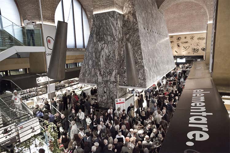 Luca Boccoli, i vini e le loro storie  sul bancone del Mercato Centrale a Roma