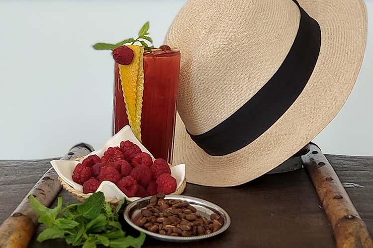 “One Love”, cocktail fusion tra mixology e brewing creato da Luciano Normino insieme ad Antonio Lucci, head of coffee del Capri Tiberio Palace - Luciano Normino: «Nel mondo bar ci vogliono più umiltà e rispetto»