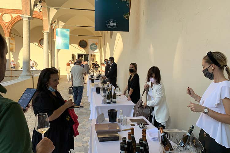 Lugana Armonie senza Tempo: le aziende vinicole &ldquo;Armonie senza tempo&rdquo;: Lugana in passerella a Milano