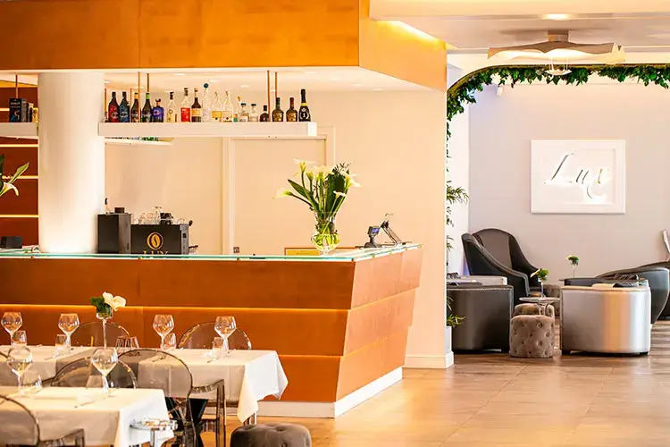 Lux Restaurant & Lounge