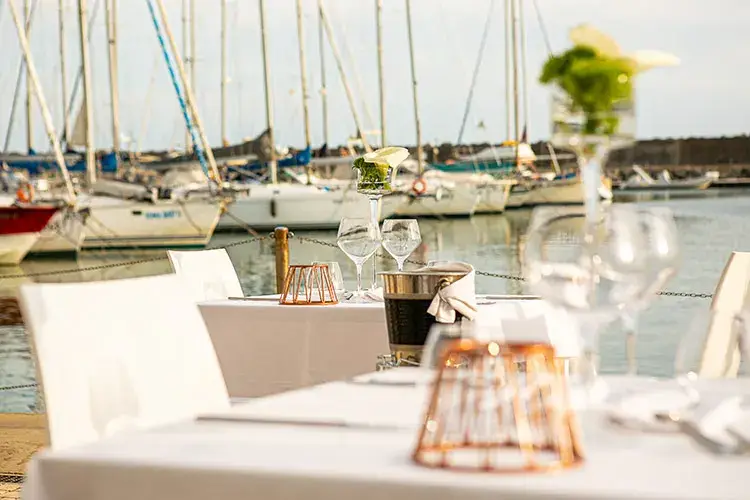 Lux Restaurant & Lounge - il dehors