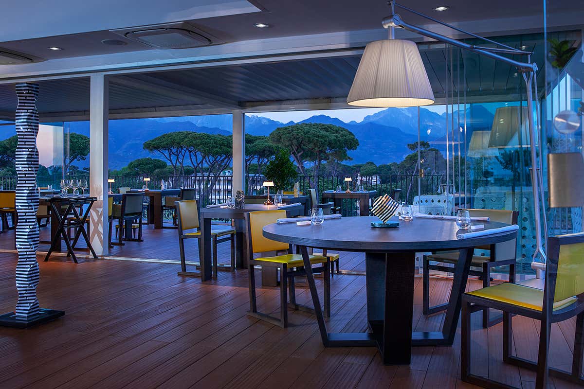 La sala del Lux Lucis. Foto: Fiorenzo Calosso Splende il Lux Lucis al Forte, tra cucina creativa e on the beach