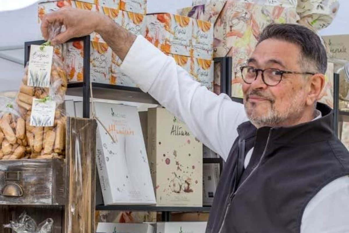 Il titolare di Macino Roberto Franzin all‘interno del suo negozio di Trivignano