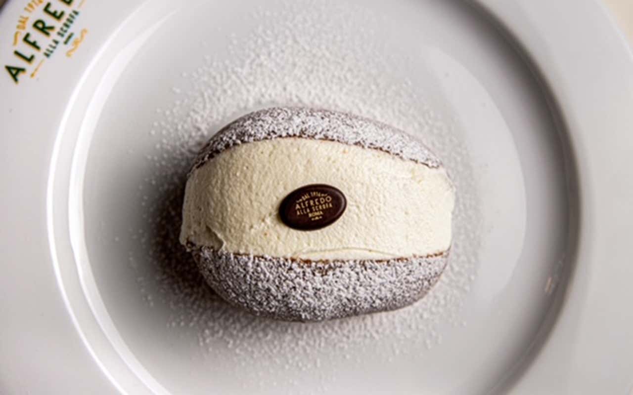 Maritozzo romano con panna e crema di agrumi Fettuccine