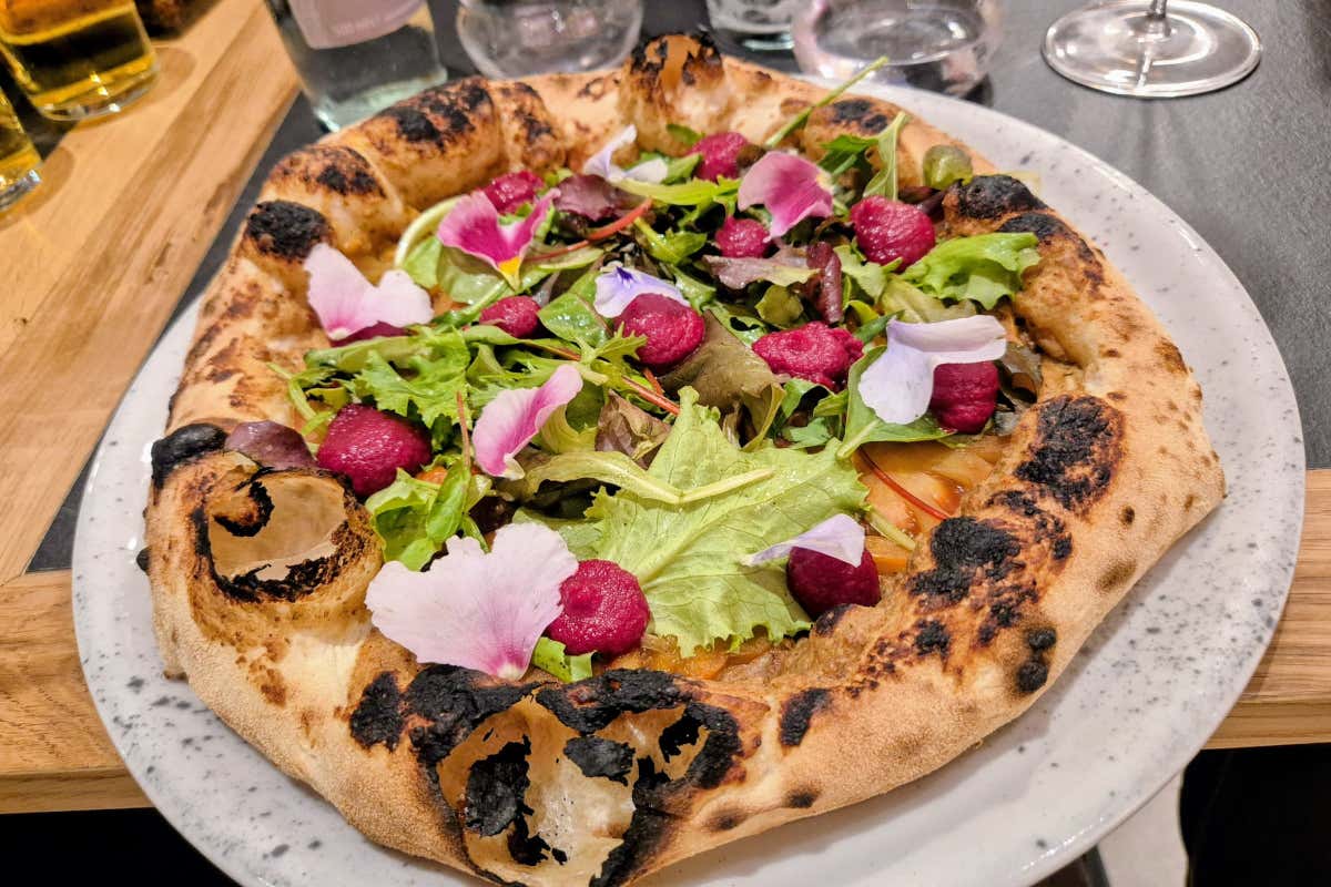 Pizza gourmet e cantina da 200 etichette: la rinascita di Acqua & Farina Pizza gourmet e cantina da 200 etichette: la rinascita di Acqua & Farina