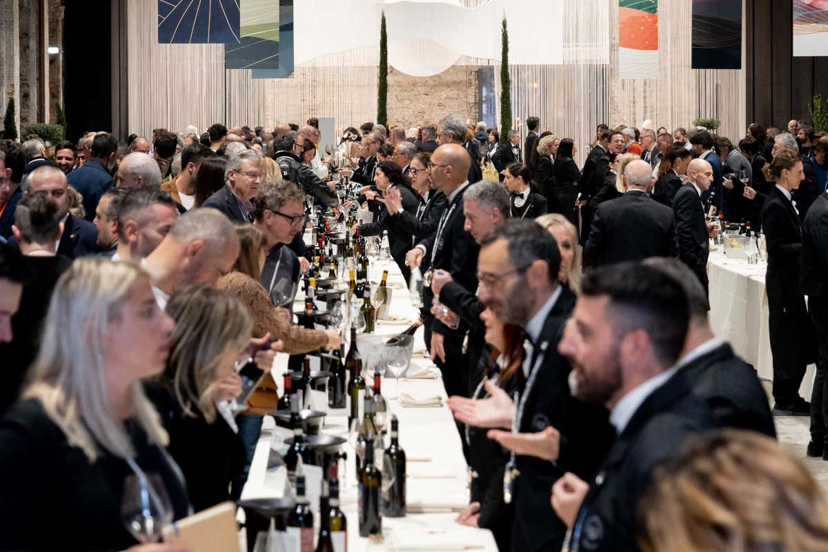 La guida Ais si fa digitale e parla inglese. Così il vino italiano punta ai buyer esteri