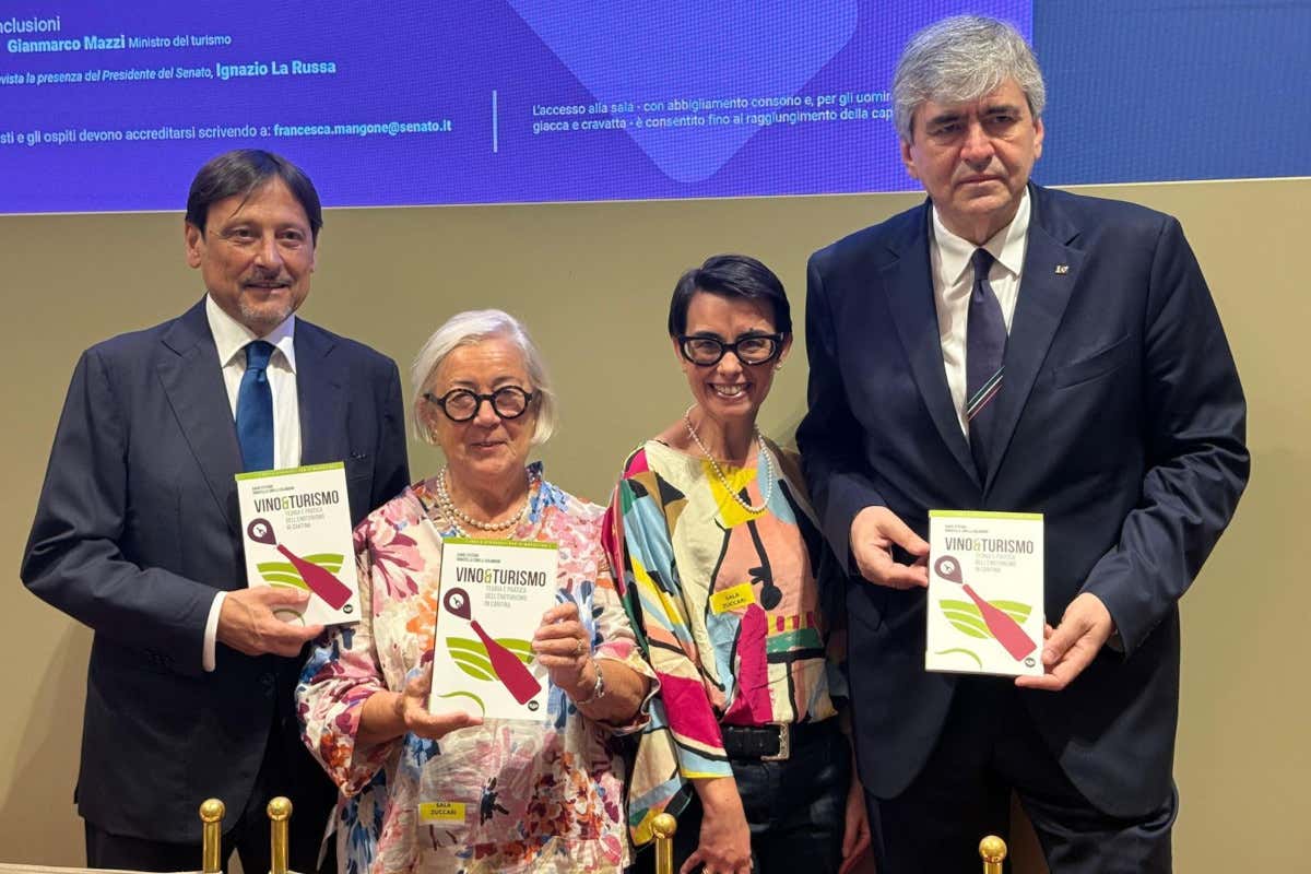 “Vino & Turismo”, il manuale che racconta l’enoturismo come leva di sviluppo “Vino & Turismo”, il manuale che racconta l’enoturismo come leva di sviluppo