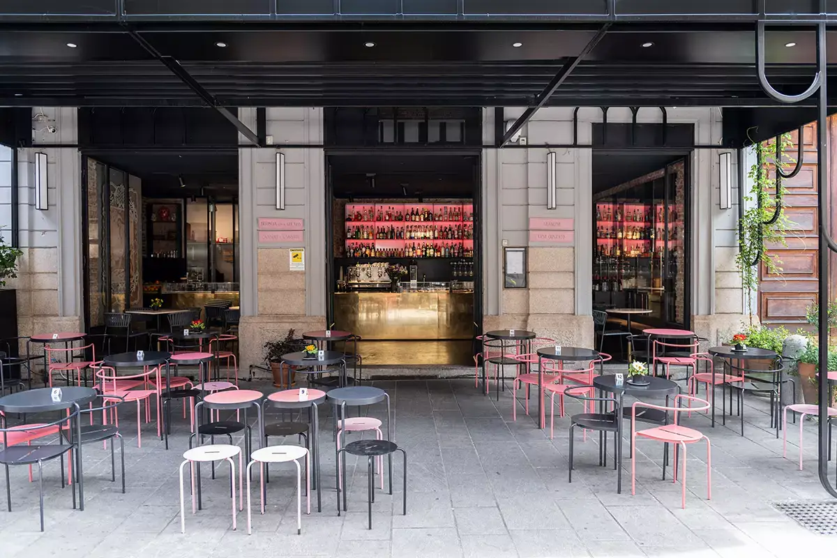 Dehor del Mem&agrave; Caf&eacute; Una &ldquo;mamma&rdquo; siciliana a Milano da Mem&agrave;