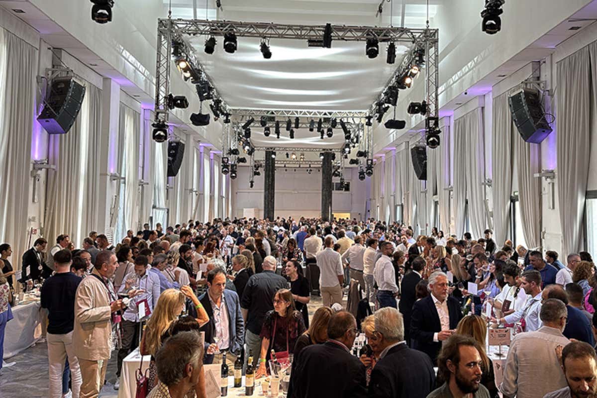 Triplo Faccino e vini rari: le eccellenze italiane poco conosciute della Guida Essenziale 2026 Triplo Faccino e vini rari: le eccellenze italiane poco conosciute della Guida Essenziale 2026