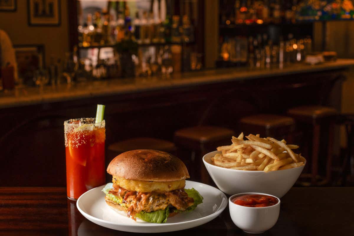 Brunch cult all’hotel Locarno: gli hamburger di Pulp Fiction diventano realtà