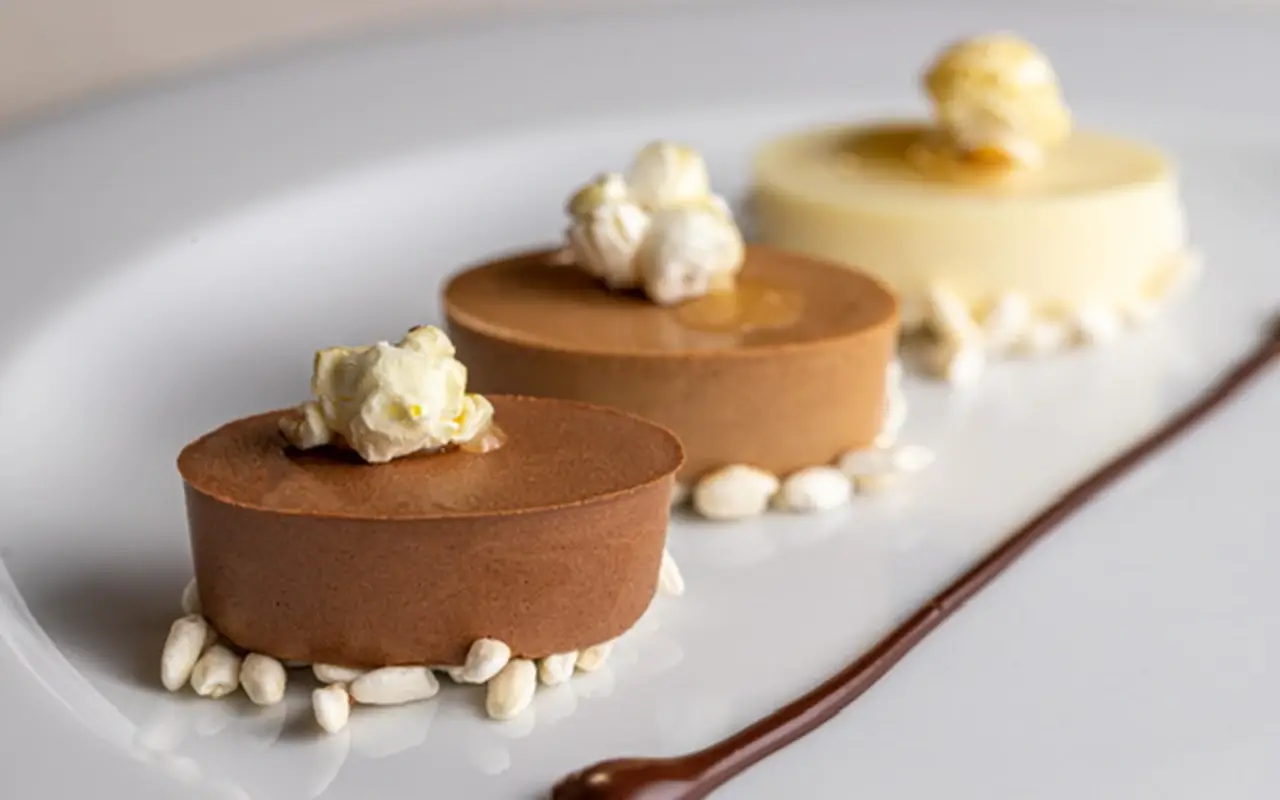 Mousse ai tre cioccolati e riso soffiato Fettuccine
