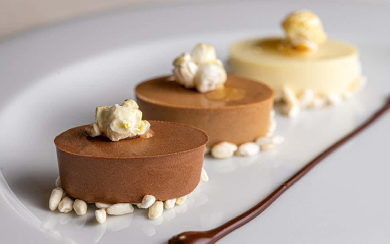 Mousse ai tre cioccolati e riso soffiato Fettuccine