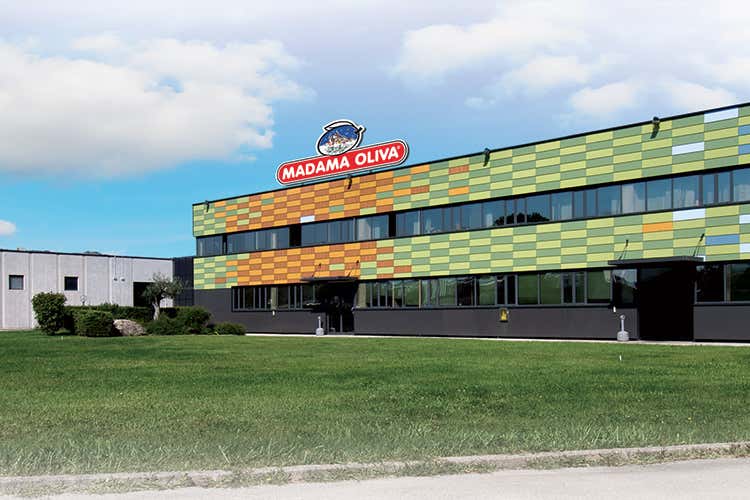 Madama Oliva ha premiato i suoi lavoratori - Madama Oliva come Rana Premia e assicura i dipendenti Madama Oliva ha premiato i suoi lavoratori - Madama Oliva come Rana Premia e assicura i dipendenti