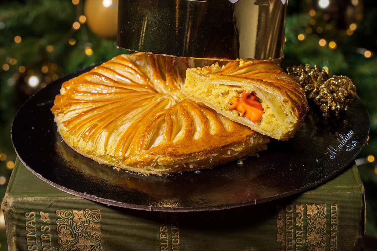 Galette De Rois Una dolce Epifania? Ecco le proposte delle pasticcerie di Roma e dintorni Galette De Rois Una dolce Epifania? Ecco le proposte delle pasticcerie di Roma e dintorni