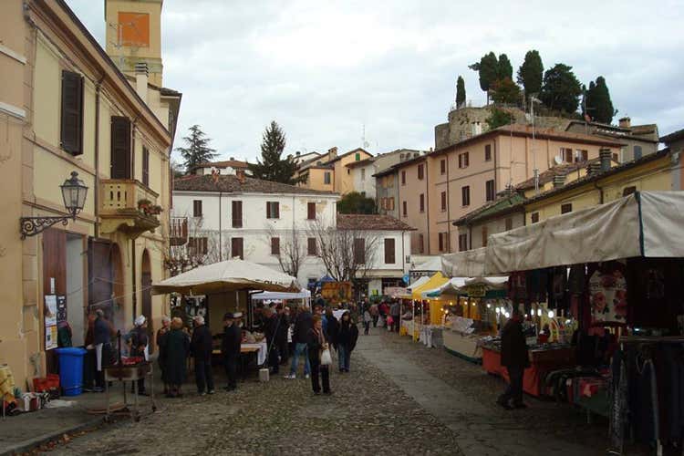 (I Maestri di Vigna in festa a Predappio Torna l'antica sagra dell'agroalimentare) (I Maestri di Vigna in festa a Predappio Torna l'antica sagra dell'agroalimentare)