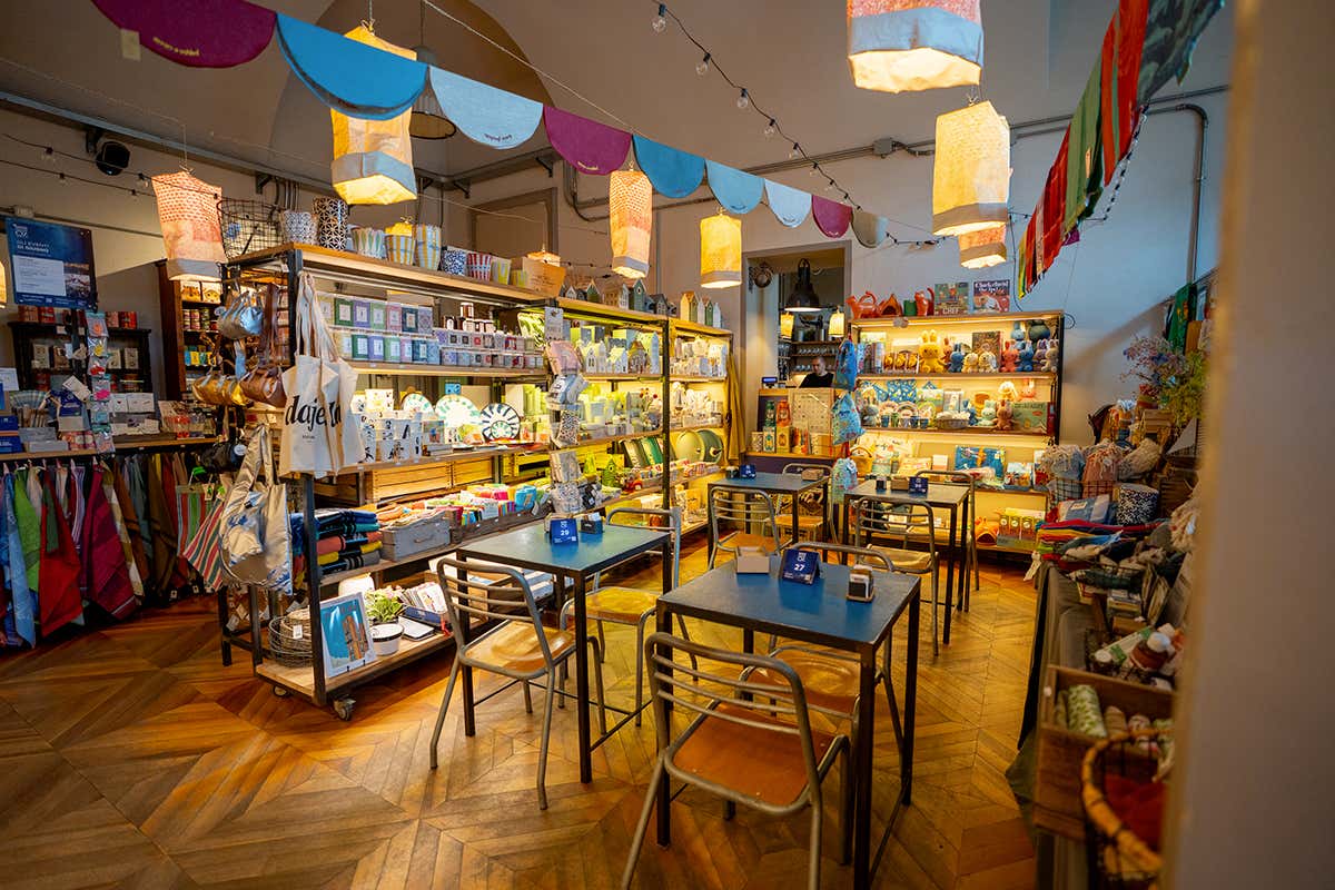 Gli interni dell'Izakaya dei MagazziniOz