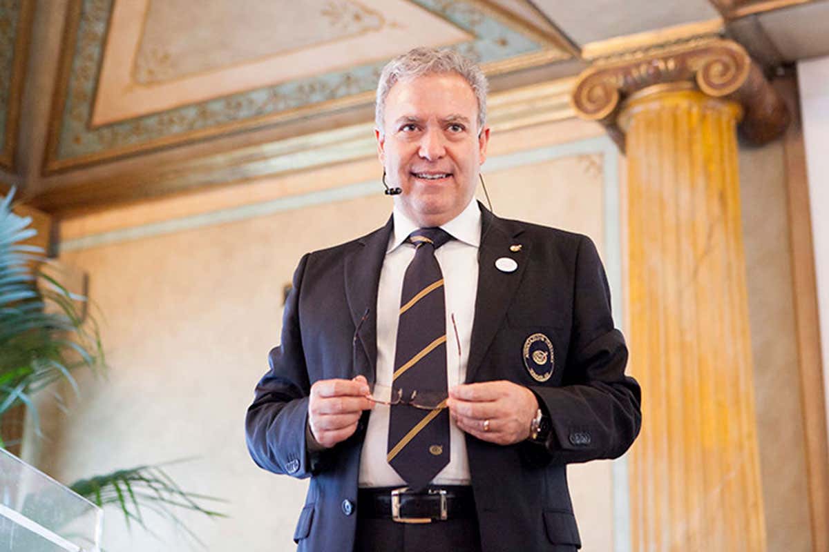 Antonello Maietta Il sommelier? Un lavoro nobile! La formazione inizi dagli istituti alberghieri Antonello Maietta Il sommelier? Un lavoro nobile! La formazione inizi dagli istituti alberghieri