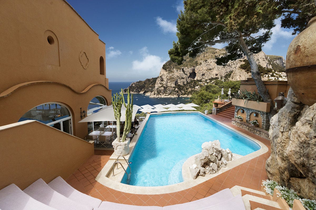 La piscina principale La magia di Capri in una casa: benvenuti all’Hotel Punta Tragara