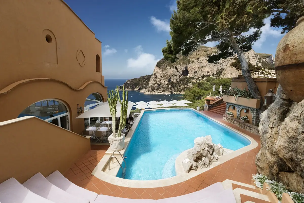 La piscina principale La magia di Capri in una casa: benvenuti all’Hotel Punta Tragara
