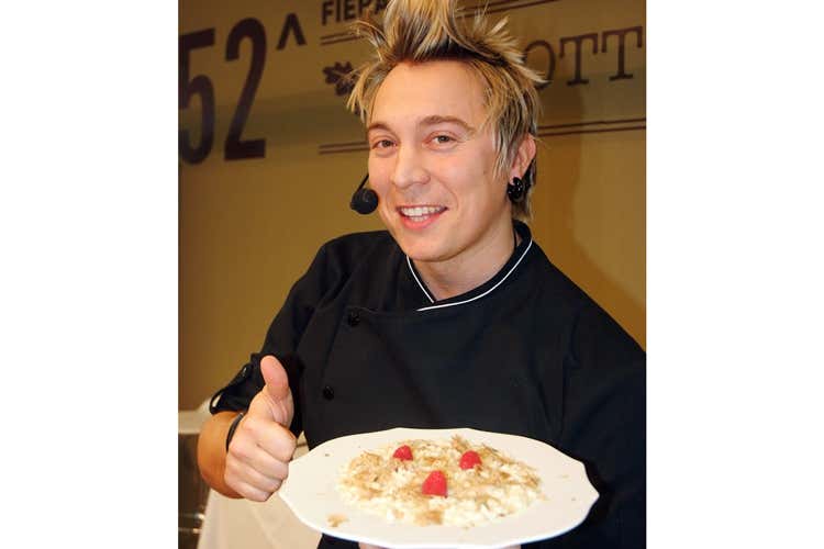 Mainardi Protagonista Ad Acqualagna Diverte Con Il Risotto Di