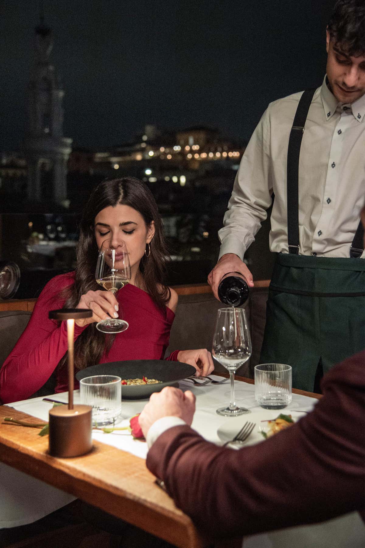 Una serata romantica da ricordare: cena elegante e atmosfera raffinata per celebrare l’amore