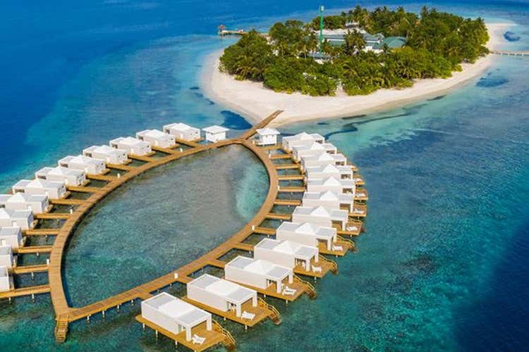 Una suggestiva veduta aerea del resort (Maldive all inclusiveal Sandies Bathala Resort)