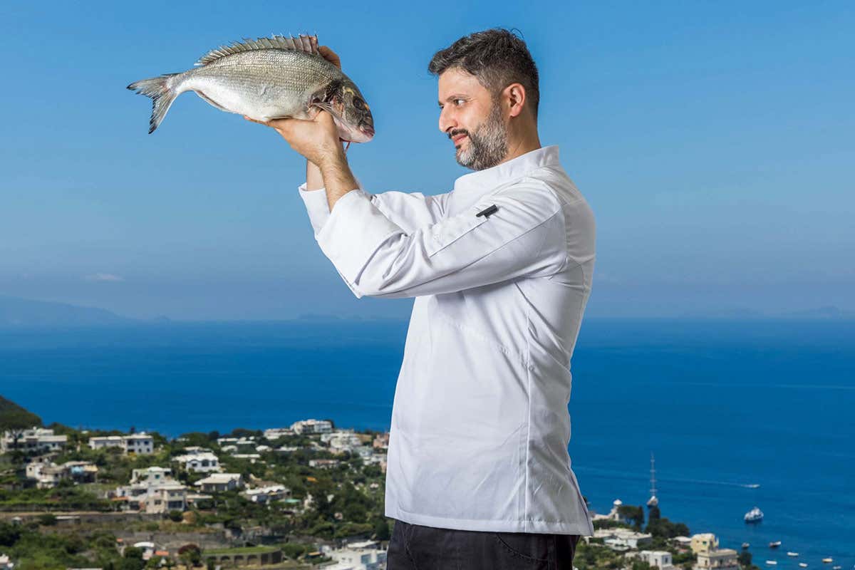 Raffaele Amitrano [[Giro del Golfo in otto giorni]]: Capri conquista con i suoi paesaggi e l’alta cucina