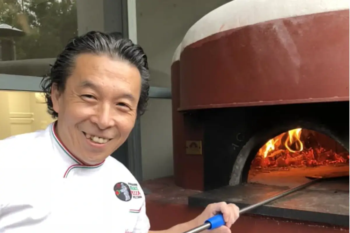 Il pizzaiolo Manabu Odawara Un pizzaiolo sar&agrave; professore universitario: &egrave; la prima volta al mondo