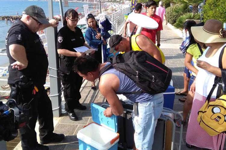 Maniere forti contro il turismo di massa A Laigueglia controlli e sequestri