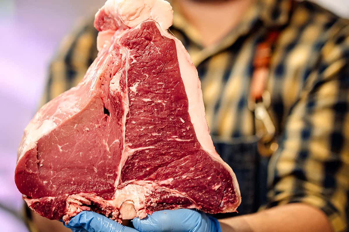 Offre la possibilit&agrave; di scoprire i trucchi dell&rsquo;antica arte della macelleria Tutti i piaceri e i segreti della carne svelati da Mannarino