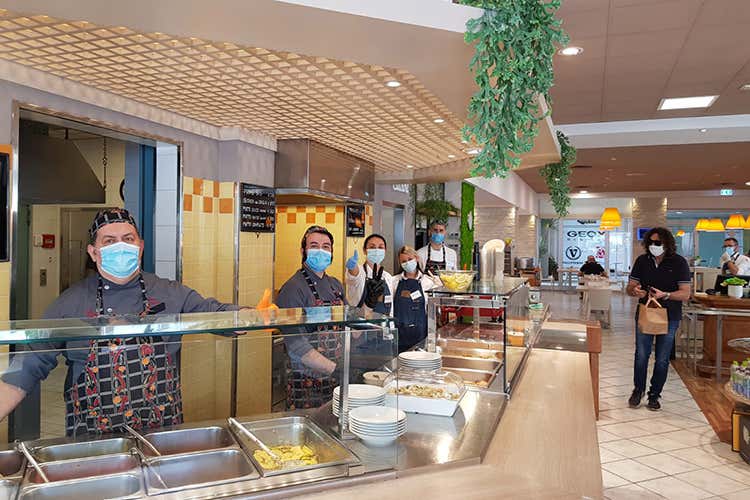 Sandwich Time - Marche, delivery e digital nei locali Tavolini sul mare per chi può